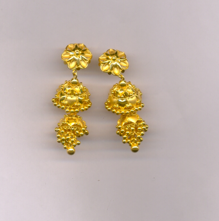 GOLD HANGING CASTING EXCLUSIVE