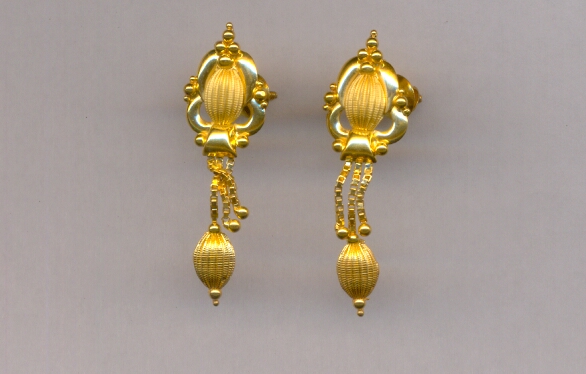 GOLD HANGING CASTING EXCLUSIVE