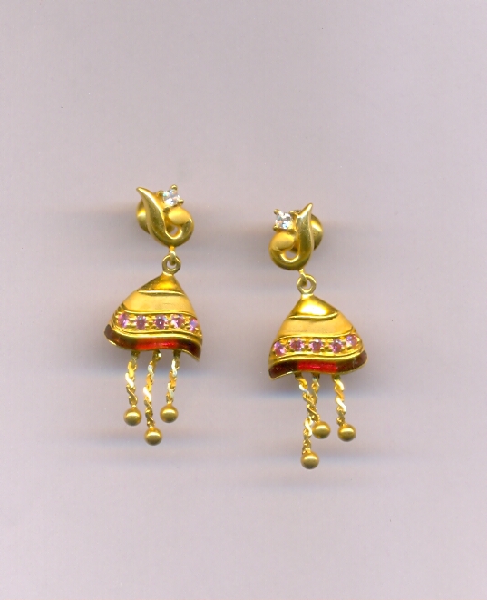 GOLD HANGING CASTING EXCLUSIVE