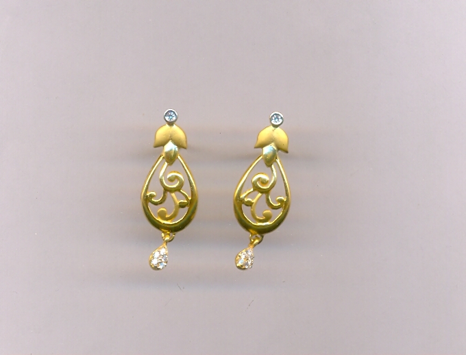 GOLD HANGING CASTING EXCLUSIVE