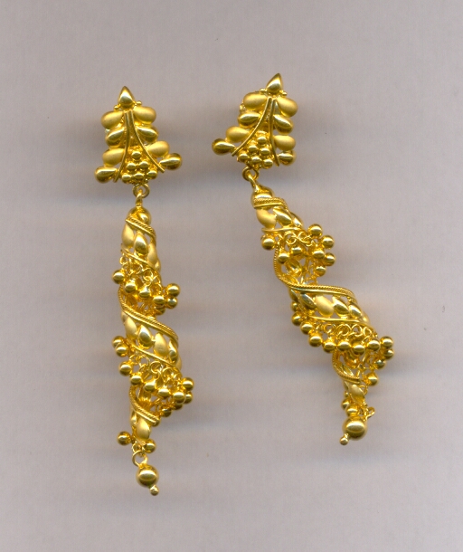 GOLD HANGING CASTING EXCLUSIVE