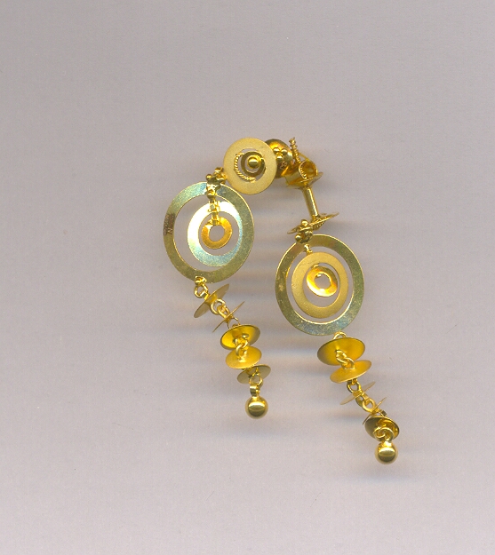 GOLD HANGING CASTING EXCLUSIVE
