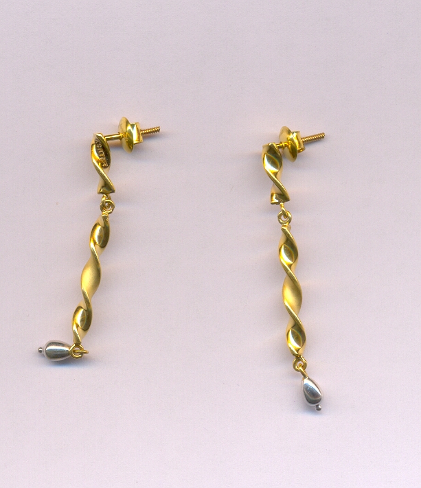 GOLD HANGING CASTING EXCLUSIVE
