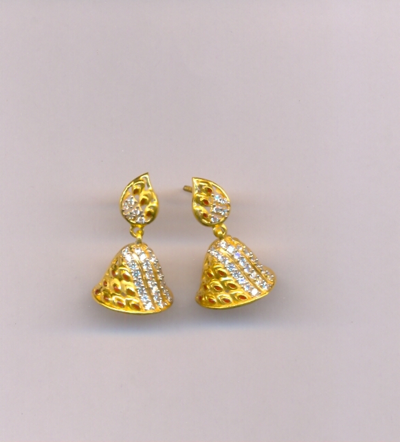 GOLD HANGING CASTING EXCLUSIVE