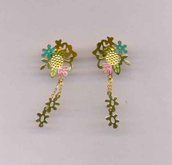 GOLD HANGING CASTING EXCLUSIVE