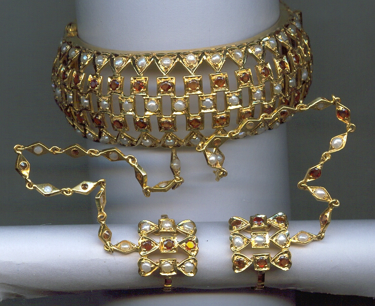 GOLD HATHFUL