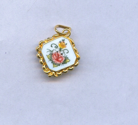 GOLD PENDENT