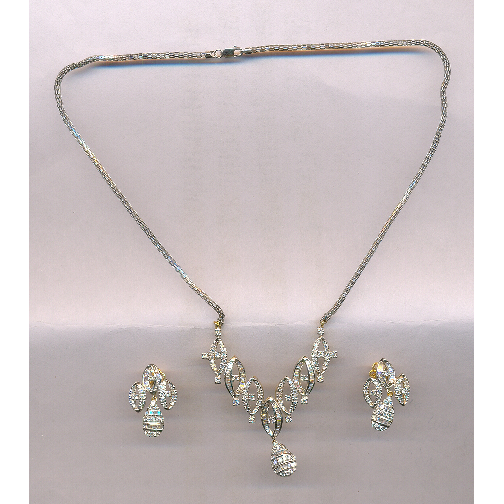 DIAMOND SET PENDENT