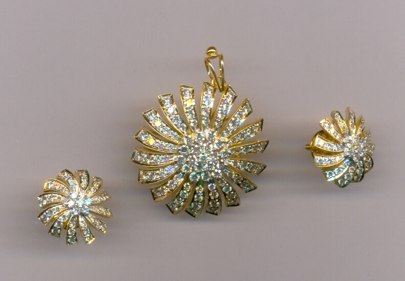 DIAMOND SET PENDENT