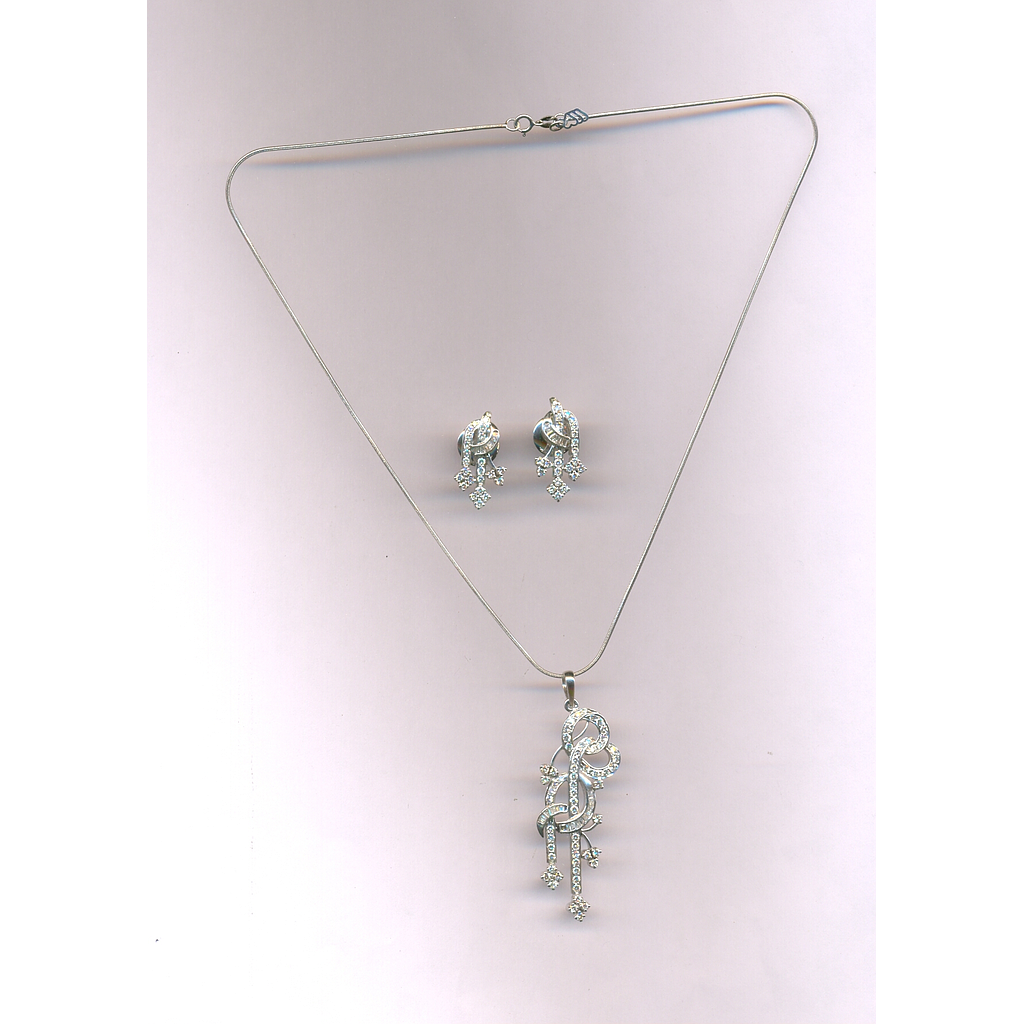 DIAMOND SET PENDENT