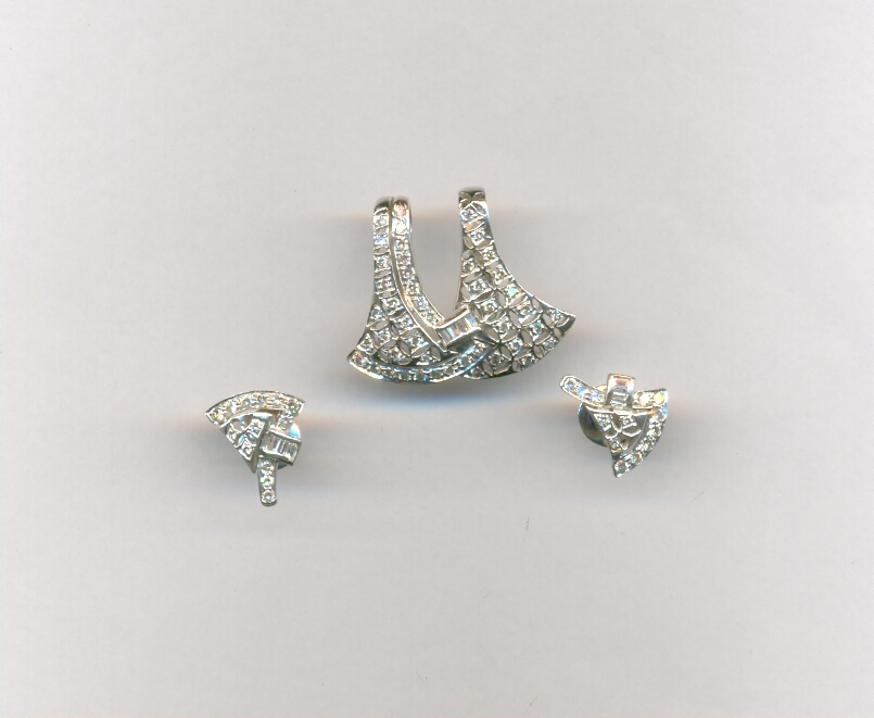 DIAMOND SET PENDENT