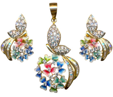 DIAMOND SET PENDENT