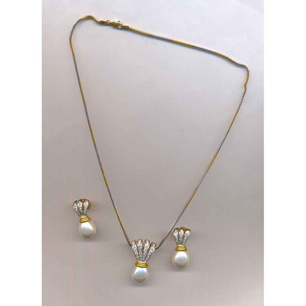 DIAMOND SET PENDENT