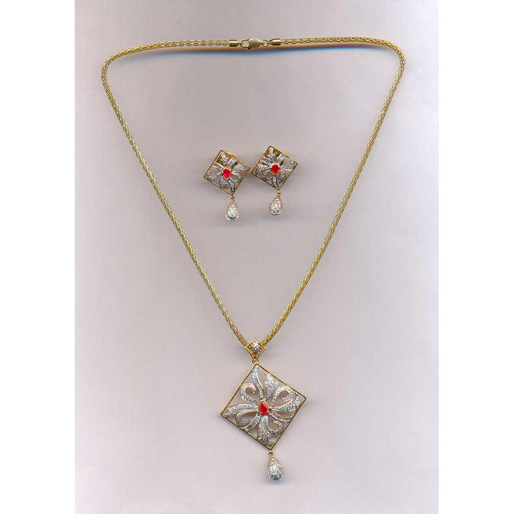DIAMOND SET PENDENT