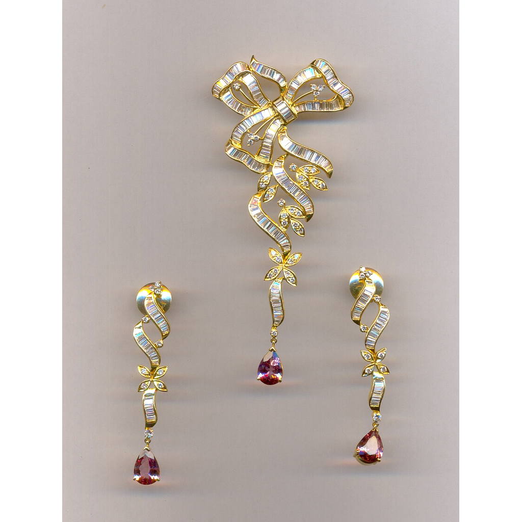 DIAMOND SET PENDENT