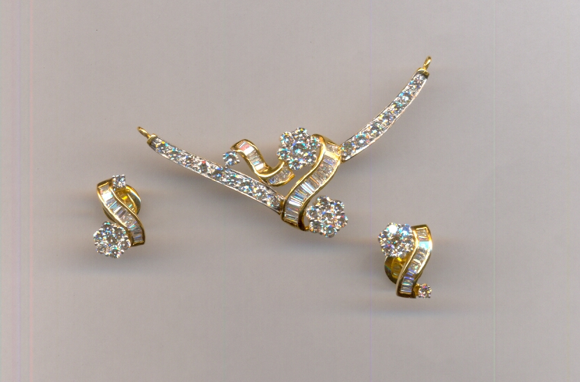 DIAMOND SET PENDENT
