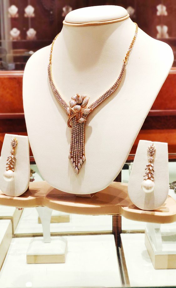 DIAMOND NECKLACE