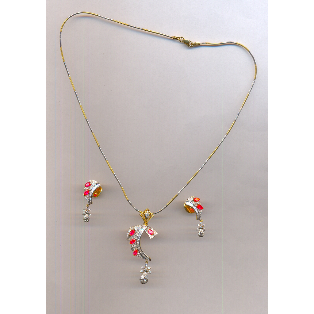 DIAMOND SET PENDENT