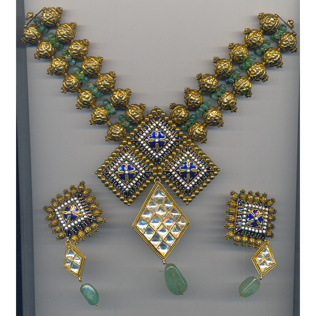 GOLD HALF SET ROUND ANTIQUE