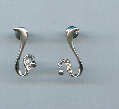 PLATINUM EARRING EXCLUSIVE